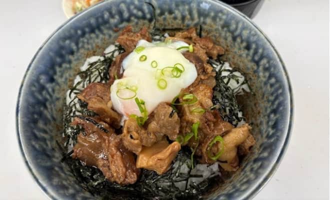 牛すじ丼の写真